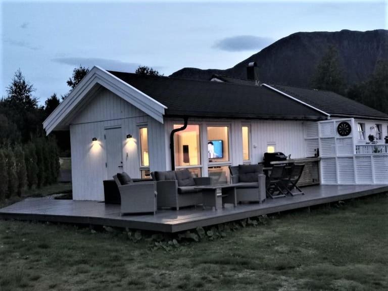 Feriehus Ved Sjoen Tomra Exterior photo