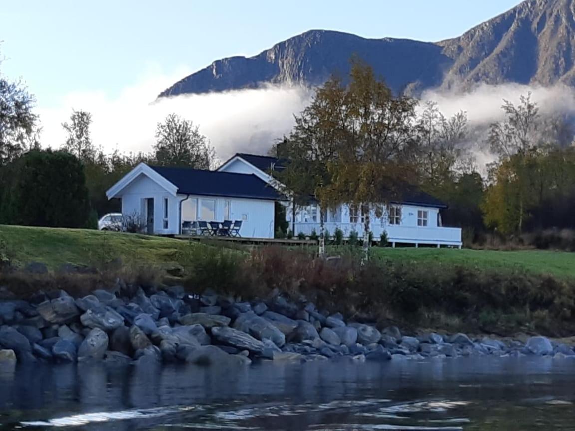Feriehus Ved Sjoen Tomra Exterior photo